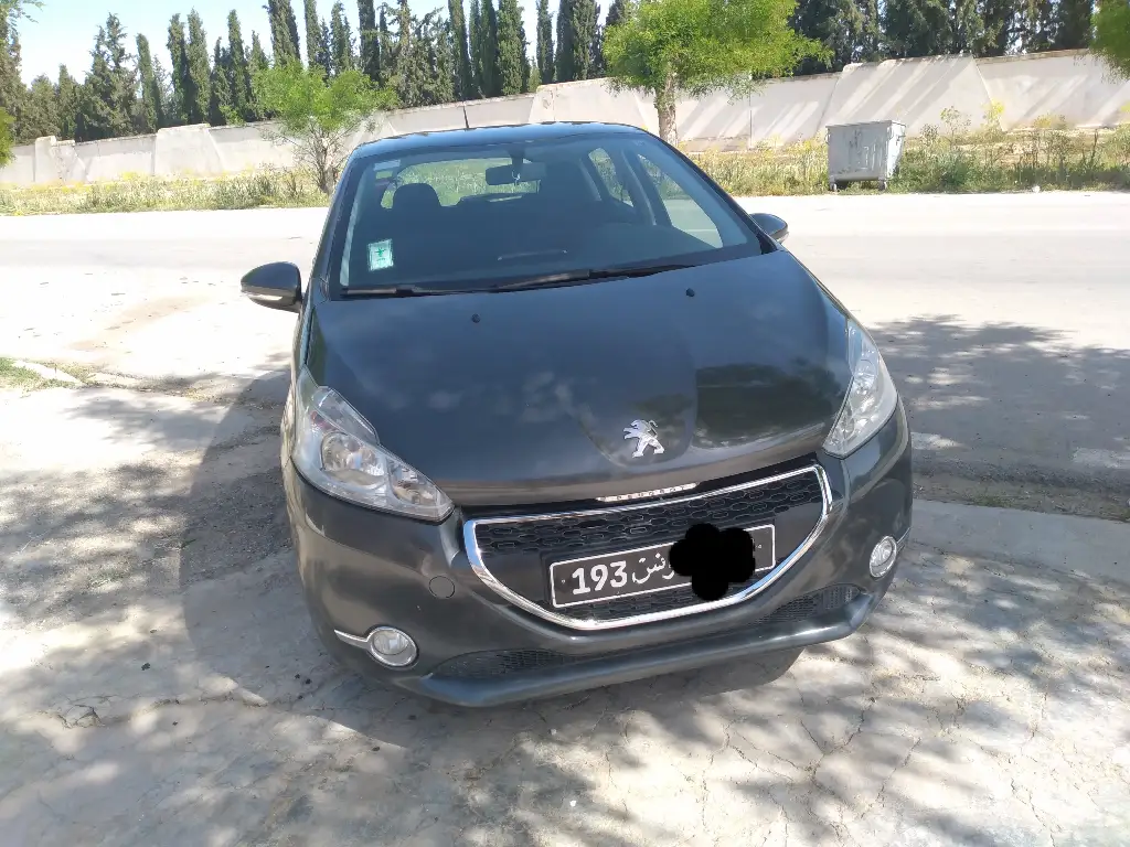 Peugeot 208 - Photo 2