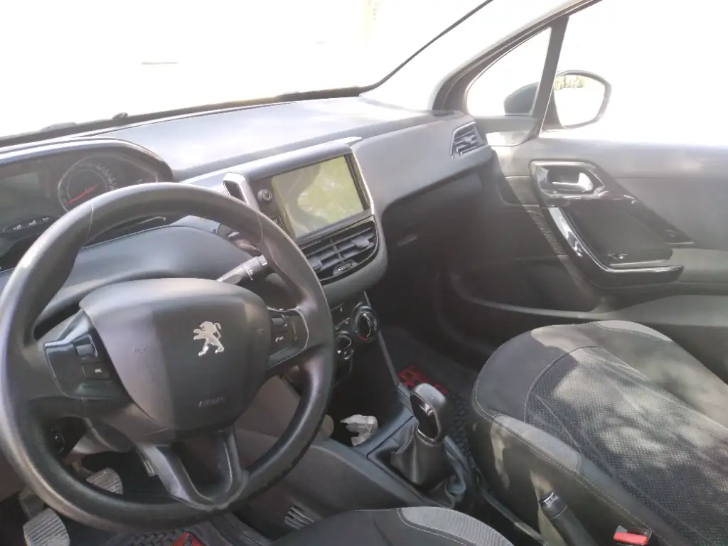 Peugeot 208 - Photo 4