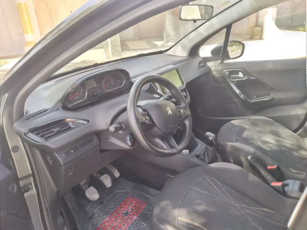 Peugeot 208 - Photo 5