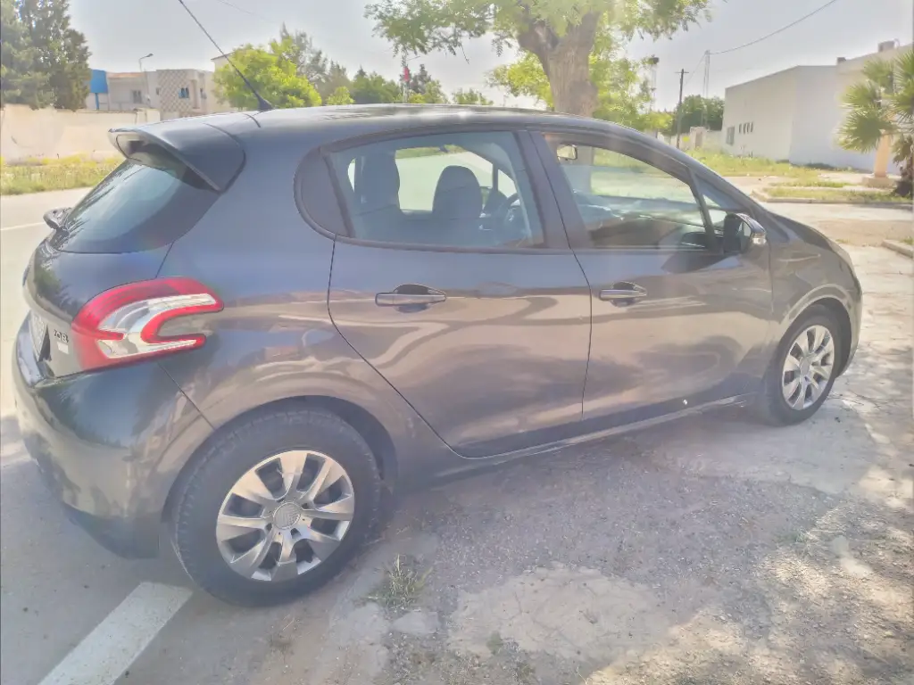 Peugeot 208 - Photo 7