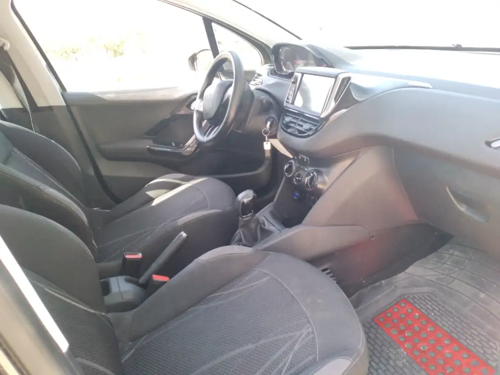 Peugeot 208 - Photo 10
