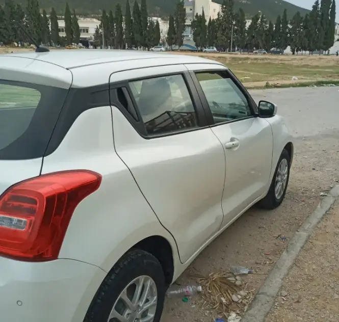 Suzuki Swift - Photo 2
