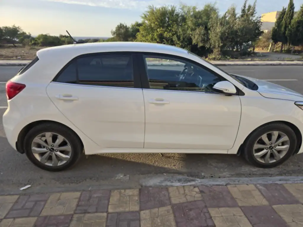 Kia RIO - Photo 2