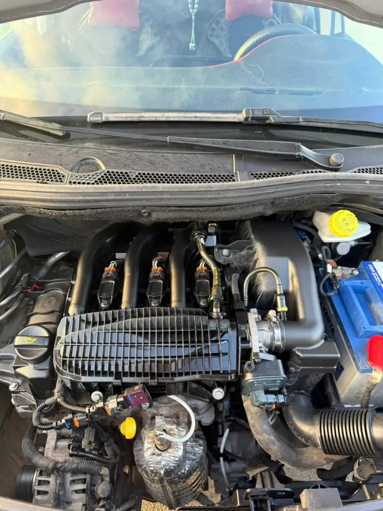 Peugeot 208 - Photo 5
