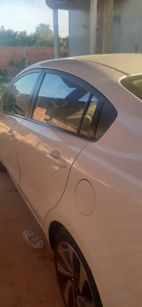 Kia RIO - Photo 9