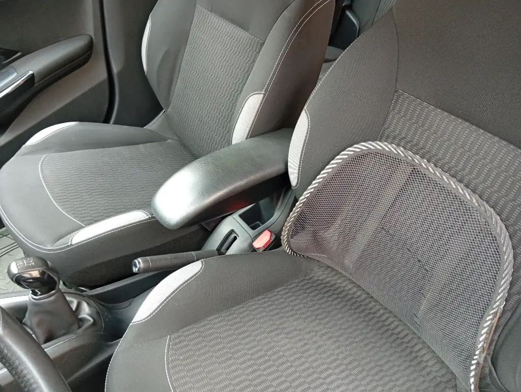 Peugeot 208 - Photo 4