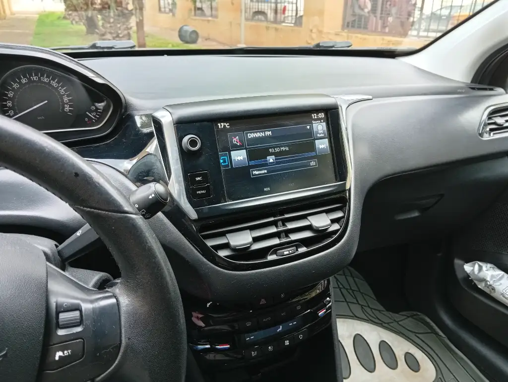 Peugeot 208 - Photo 7