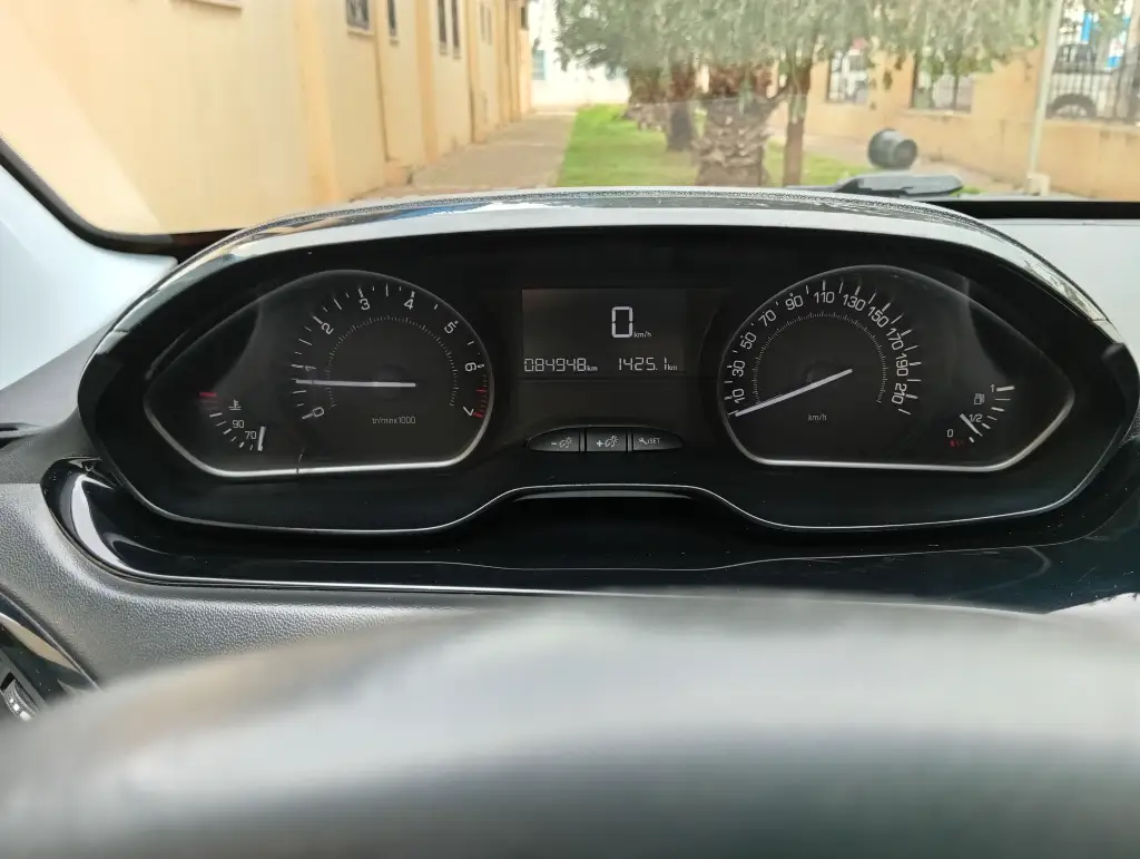Peugeot 208 - Photo 8