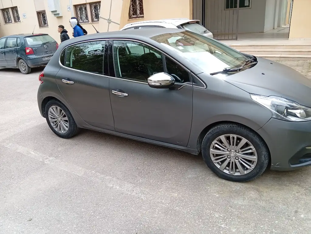 Peugeot 208 - Photo 10