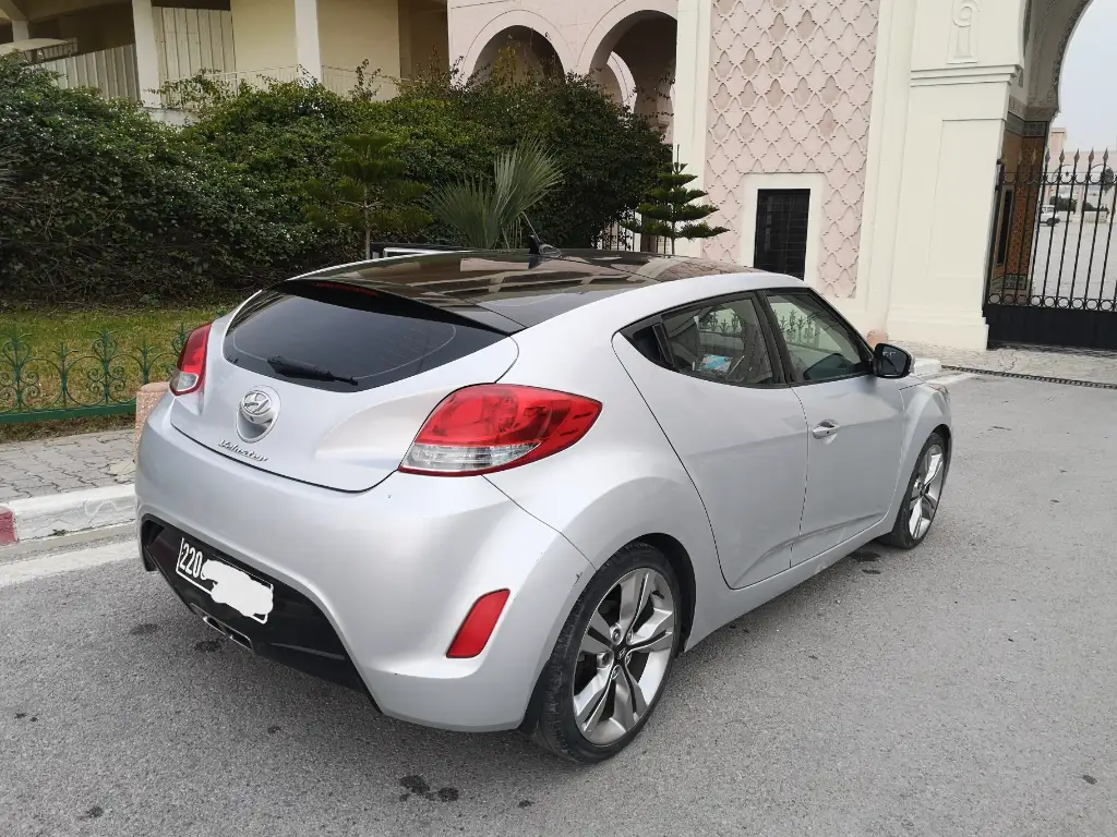 Hyundai VELOSTER - Photo 2