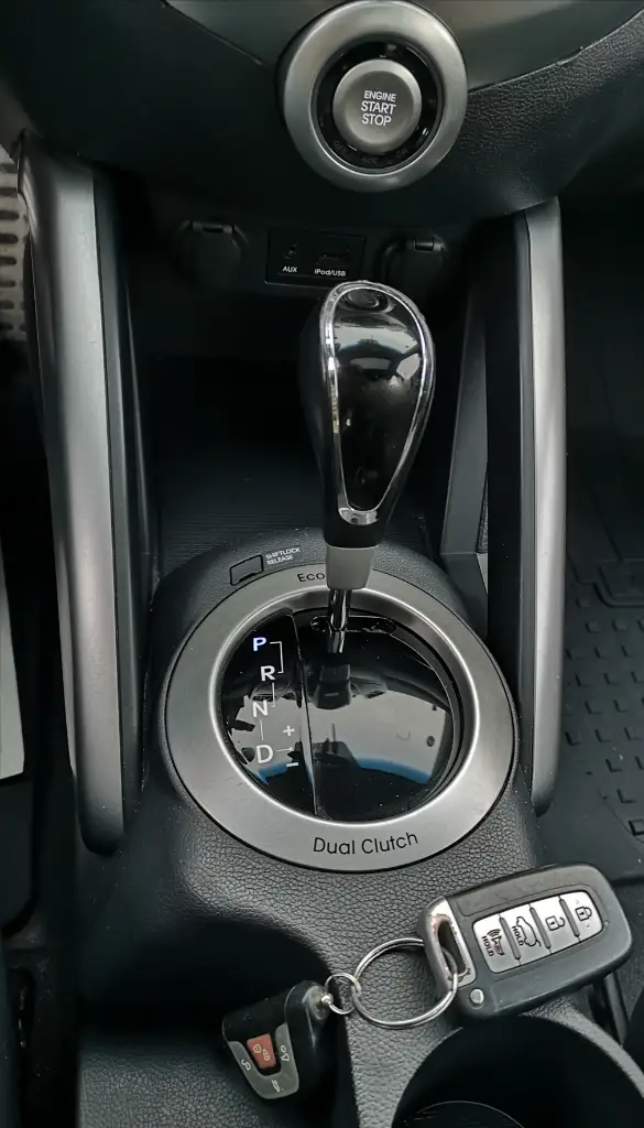 Hyundai VELOSTER - Photo 10