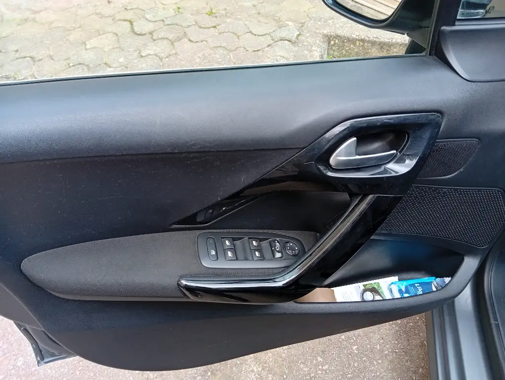 Peugeot 208 - Photo 5