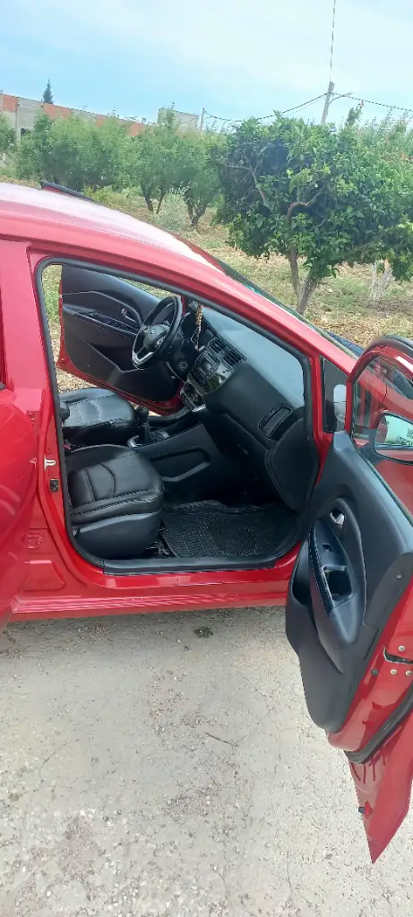 Kia RIO - Photo 8