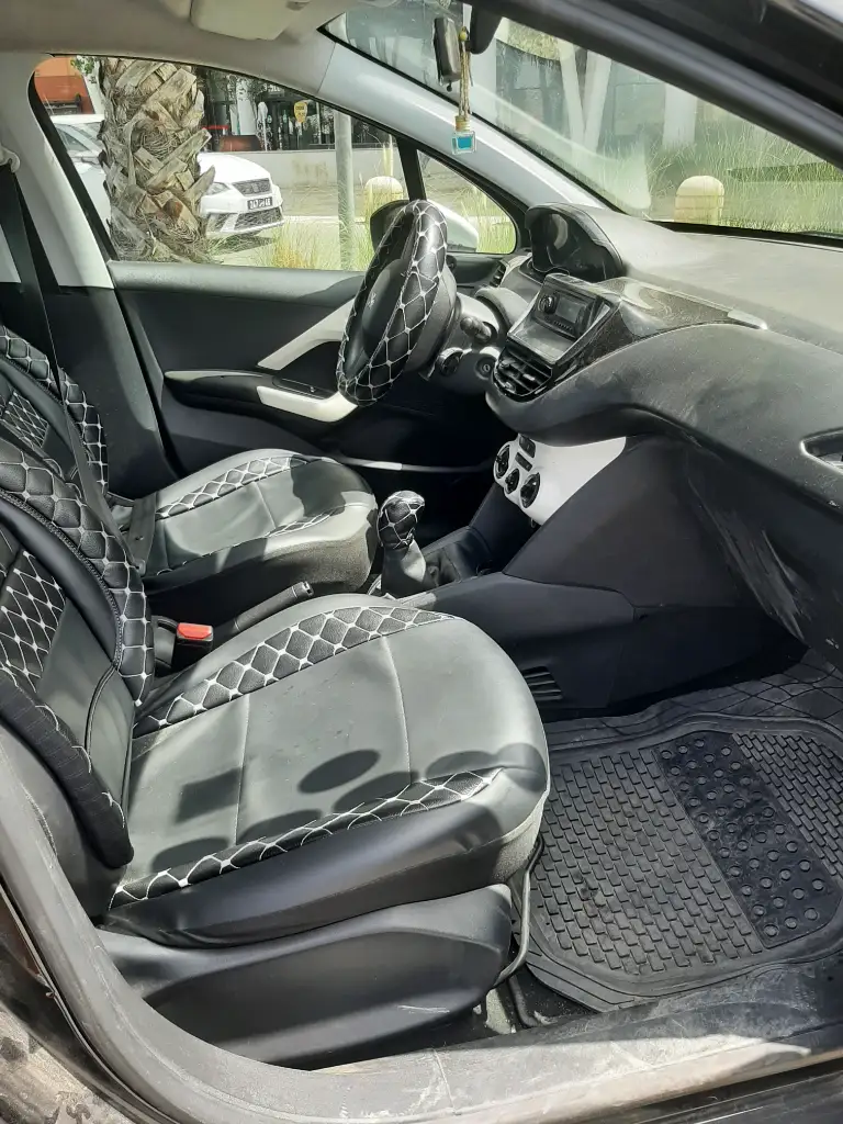 Peugeot 208 - Photo 2