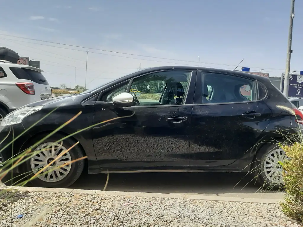 Peugeot 208 - Photo 8