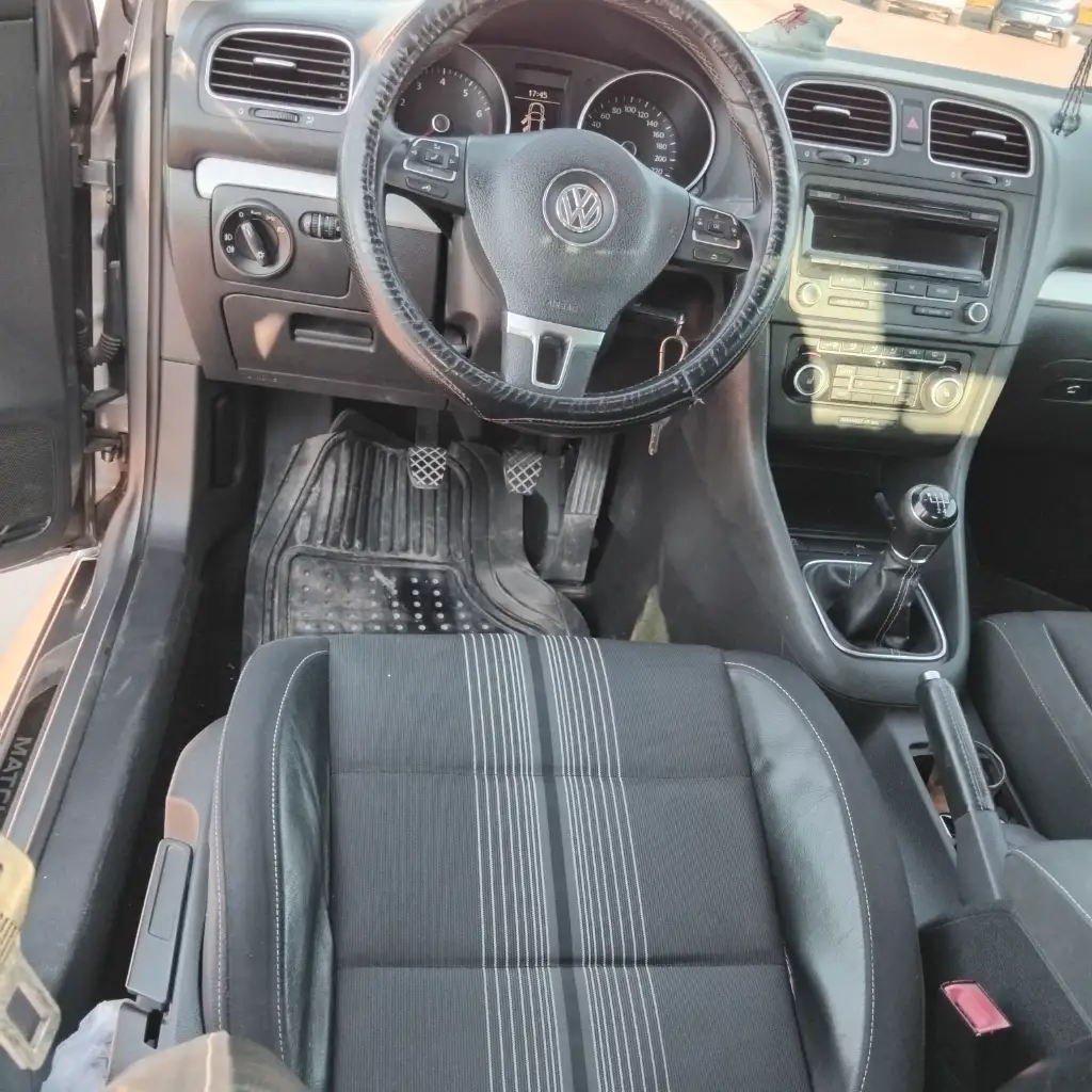 Volkswagen Golf - Photo 8