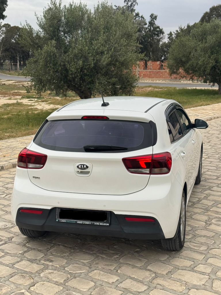 Kia RIO - Photo 3