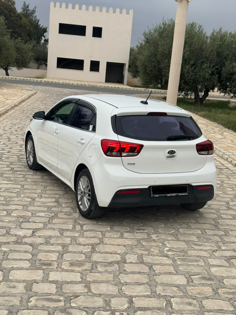 Kia RIO - Photo 4