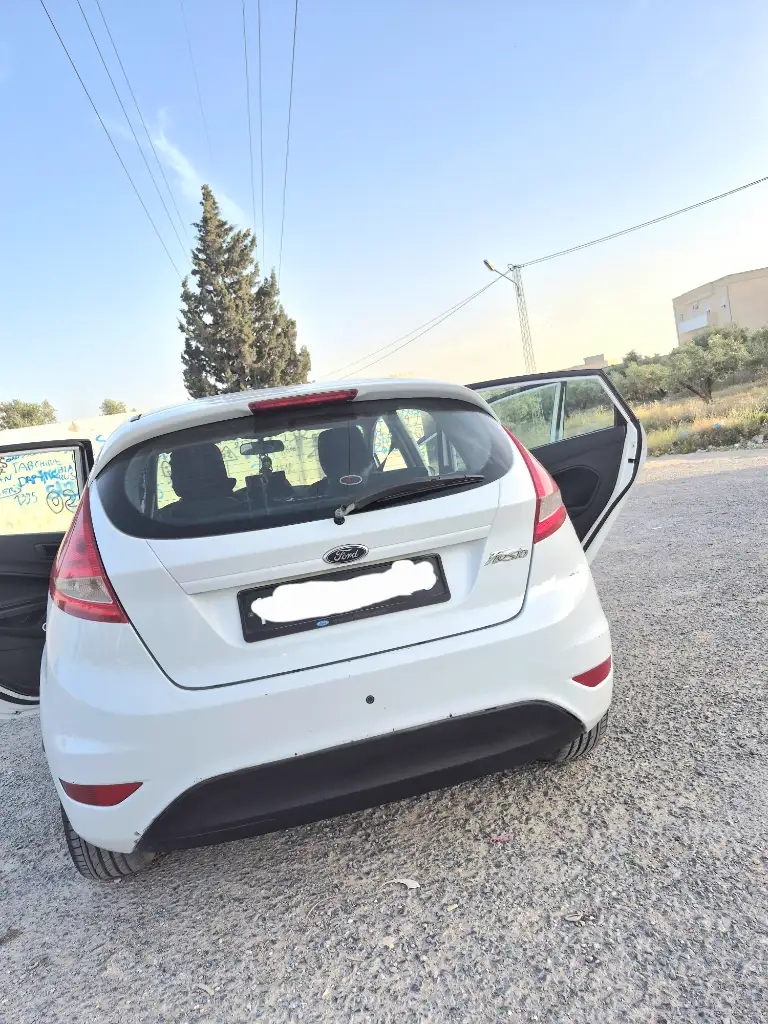 Ford FIESTA - Photo 2