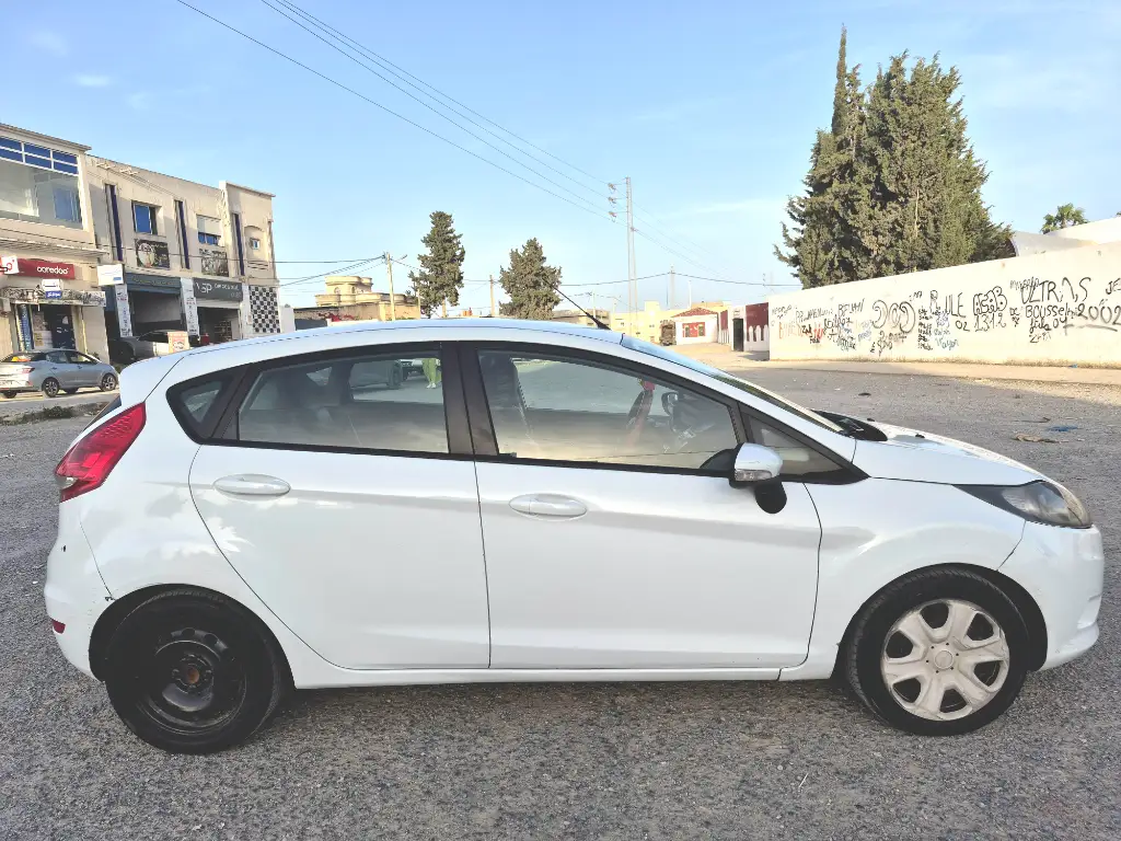 Ford FIESTA - Photo 4