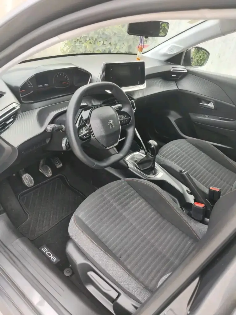 Peugeot 208 - Photo 2