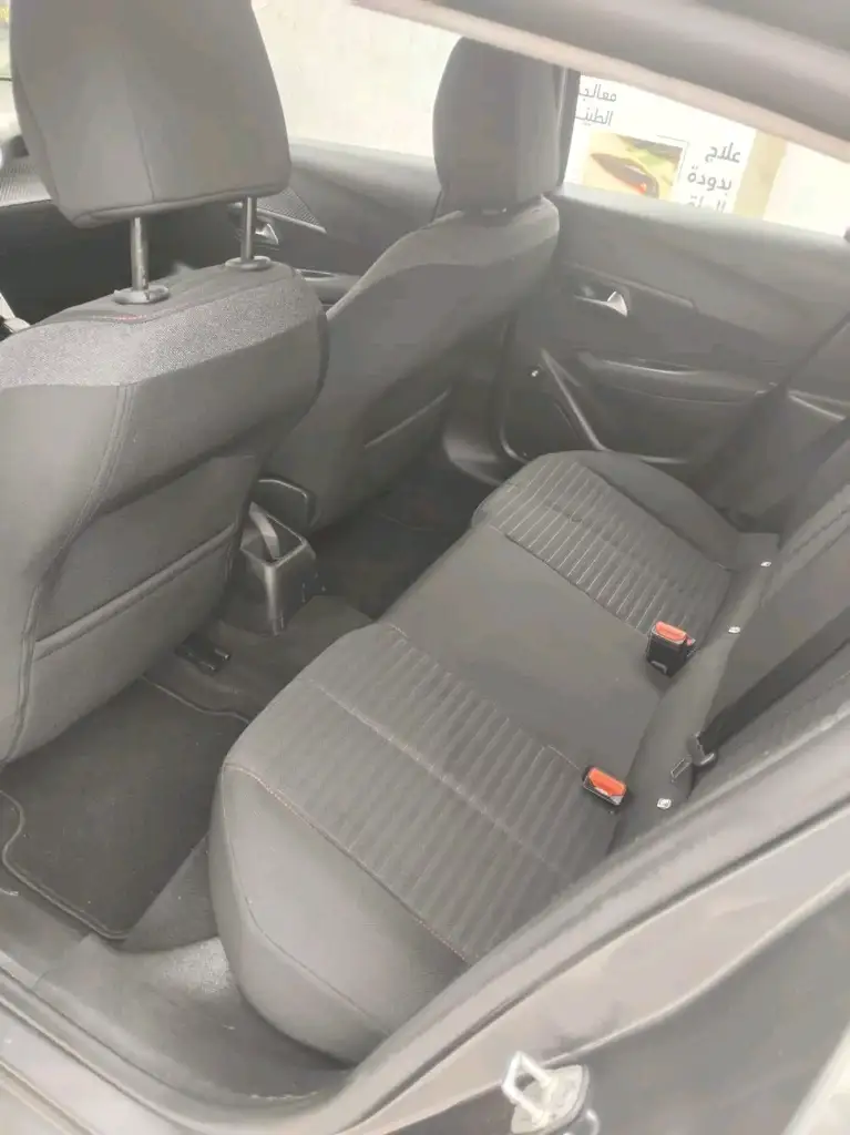 Peugeot 208 - Photo 2