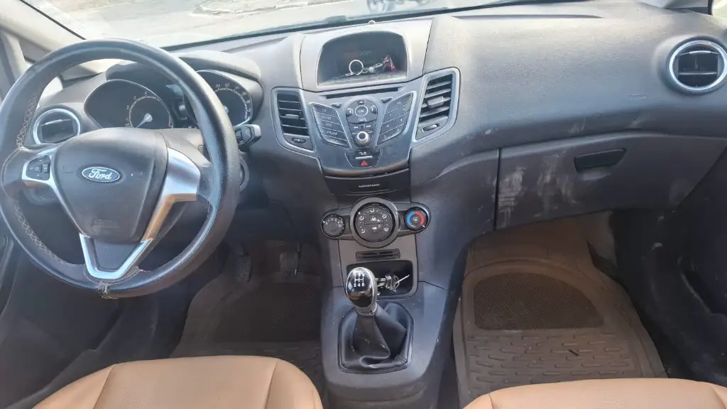 Ford FIESTA - Photo 2