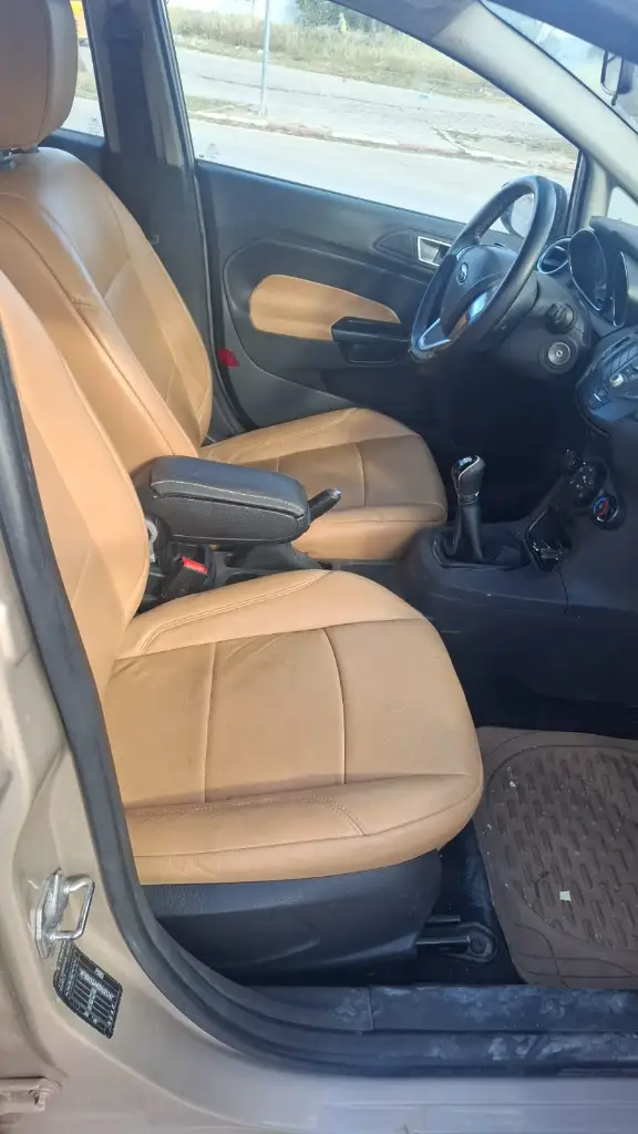 Ford FIESTA - Photo 3