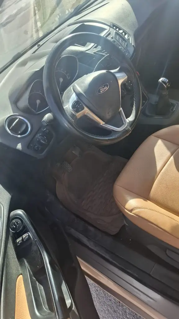 Ford FIESTA - Photo 9