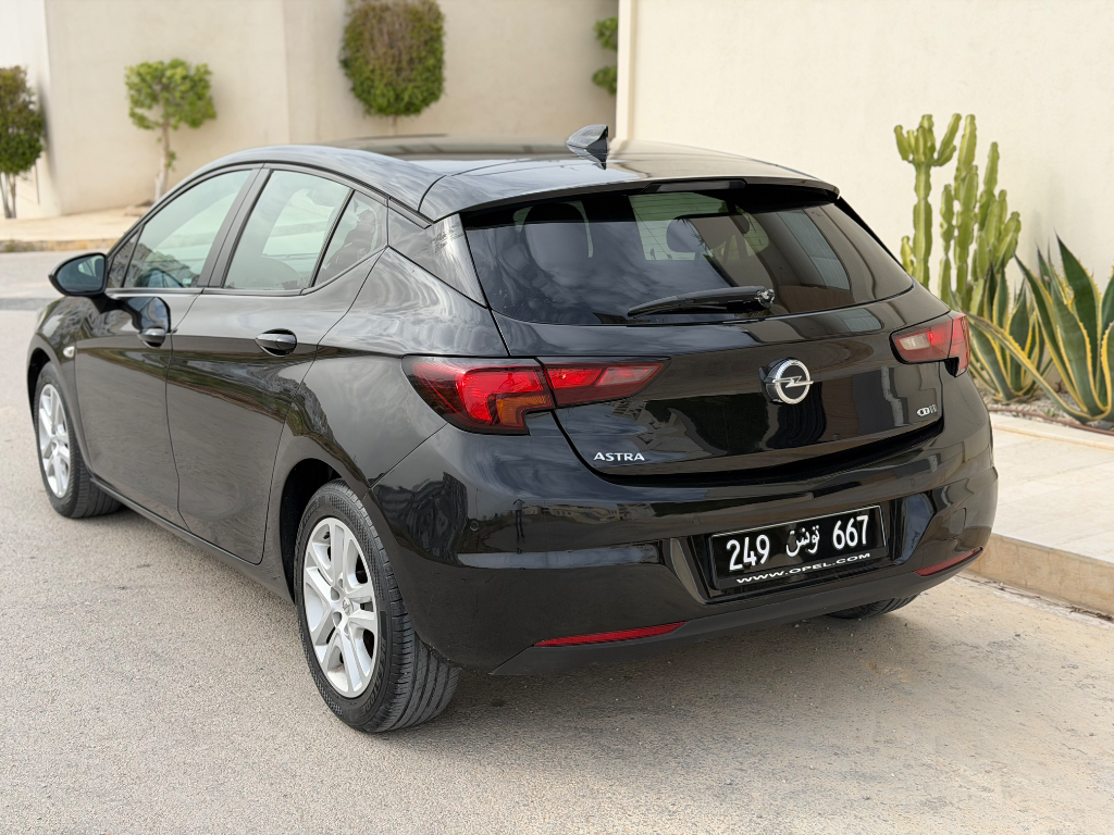 Opel Astra - Photo 4