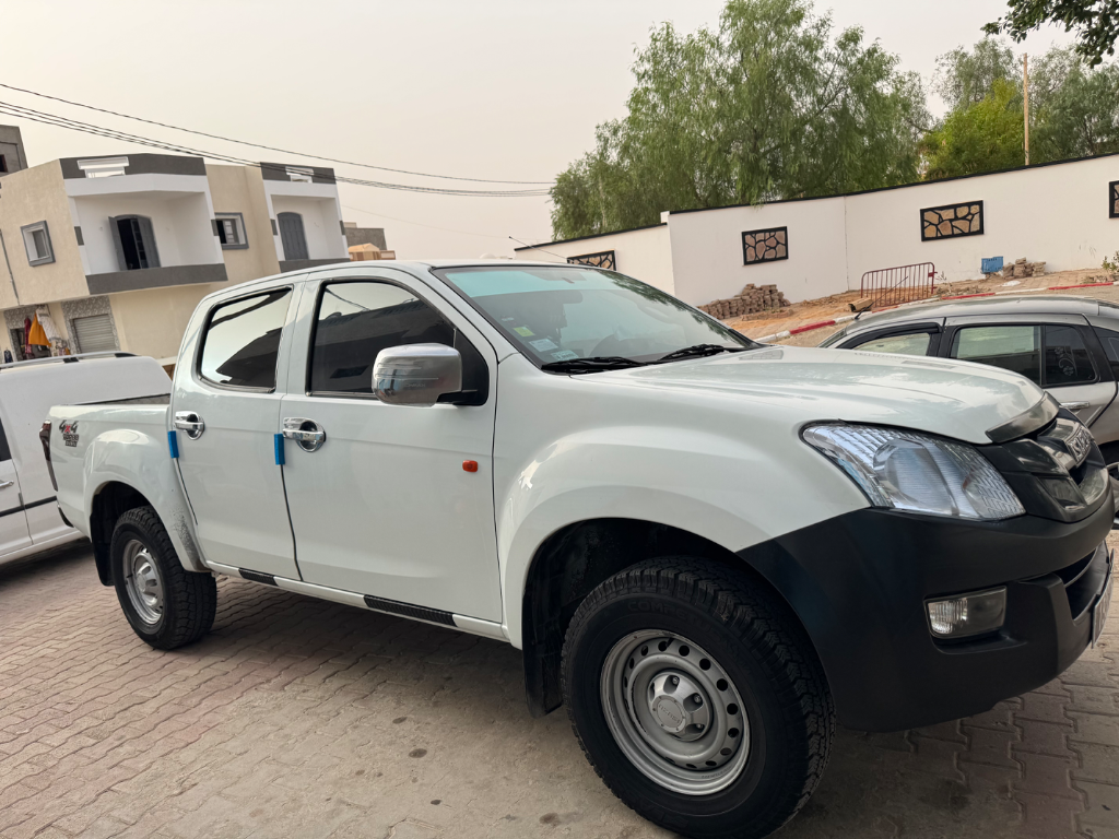 Isuzu D-MAX III - Photo 3