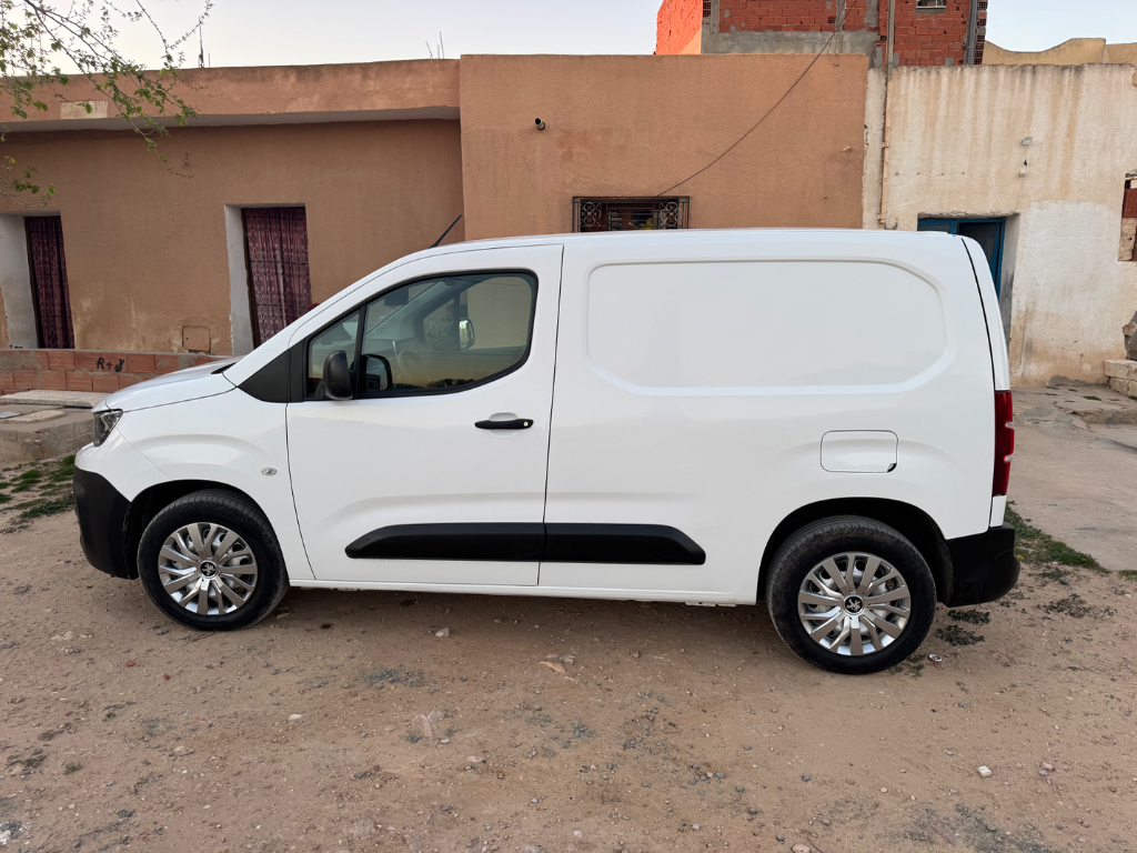 Peugeot Partner - Photo 2