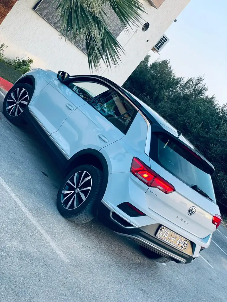 Volkswagen T-Roc - Photo 2