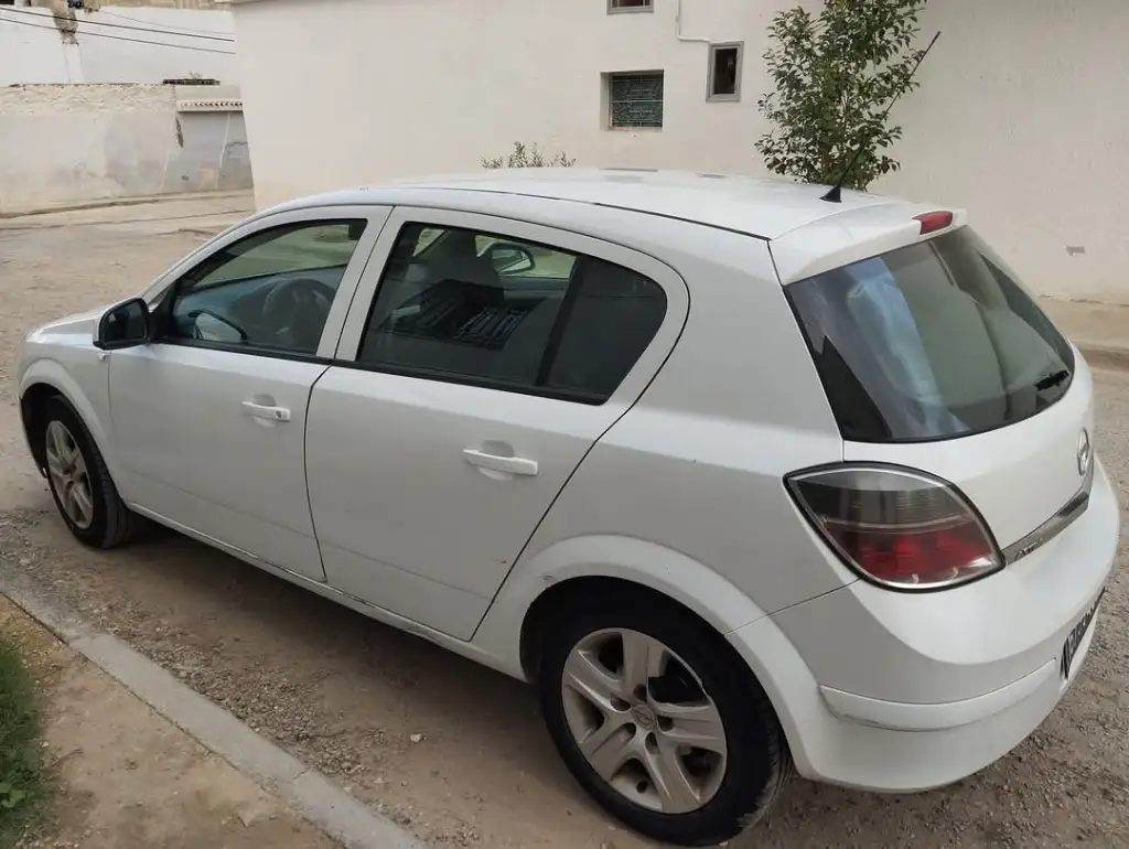 Opel Astra - Photo 2