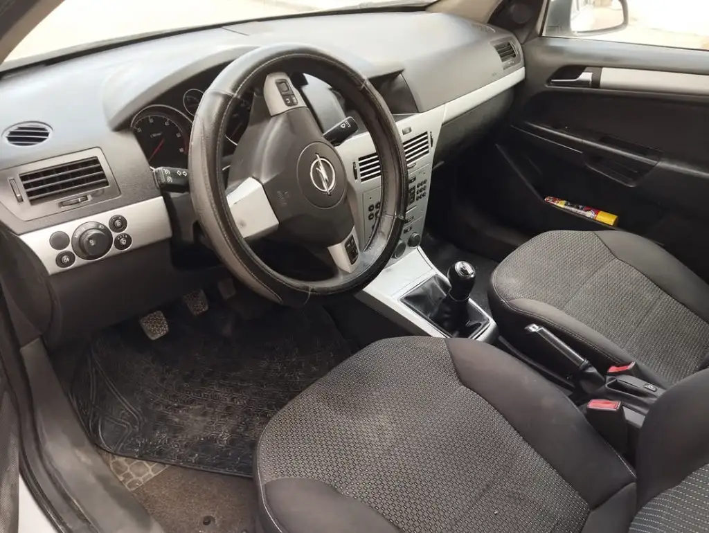 Opel Astra - Photo 3