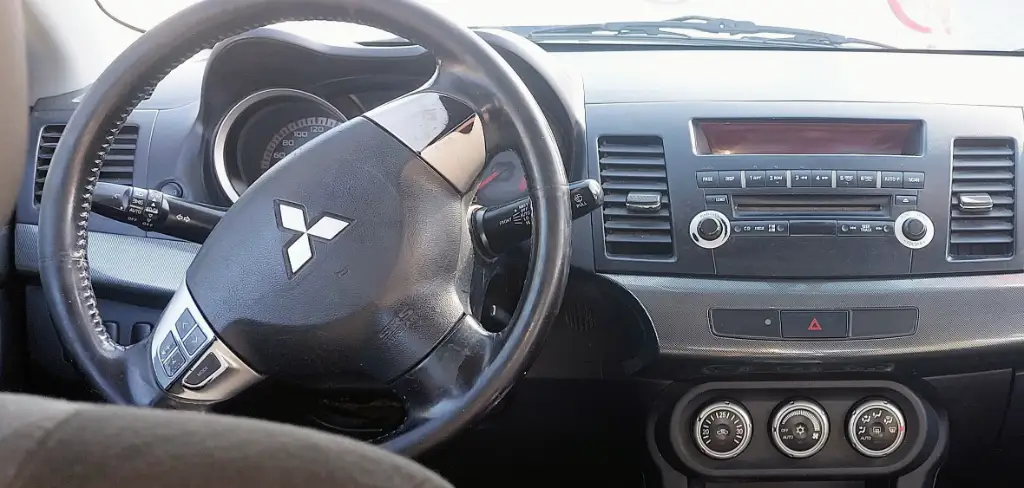 Mitsubishi Lancer - Photo 2