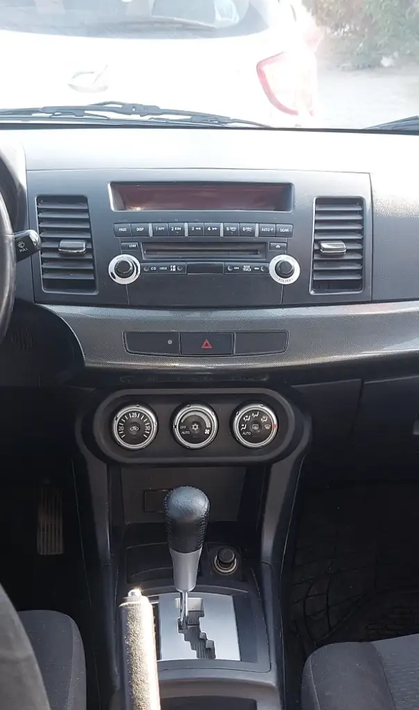 Mitsubishi Lancer - Photo 3