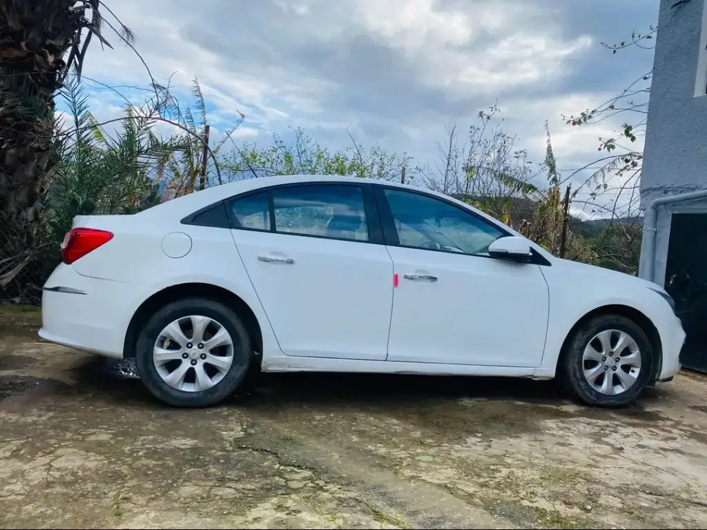 Chevrolet CRUZE - Photo 3