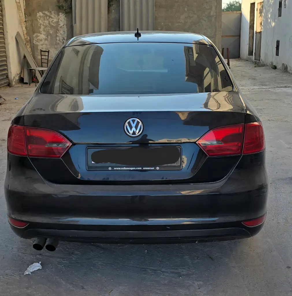 Volkswagen Jetta - Photo 2