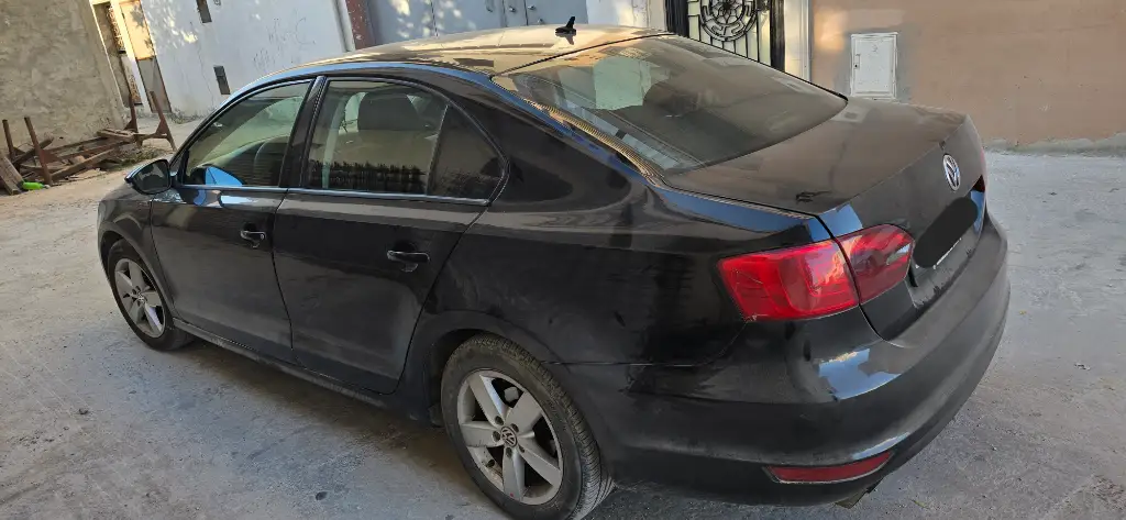 Volkswagen Jetta - Photo 3