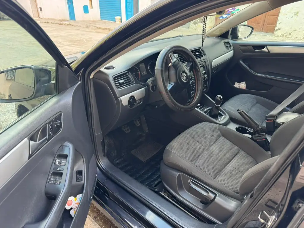 Volkswagen Jetta - Photo 9
