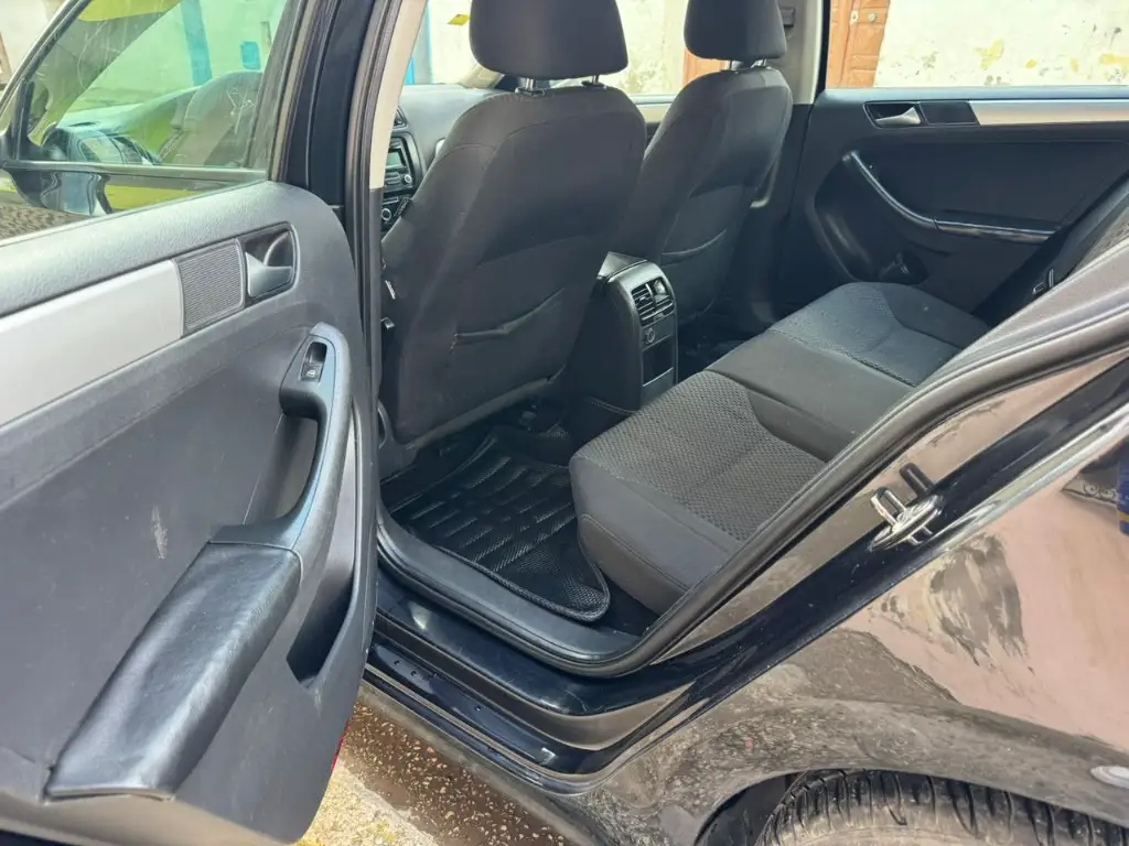 Volkswagen Jetta - Photo 10