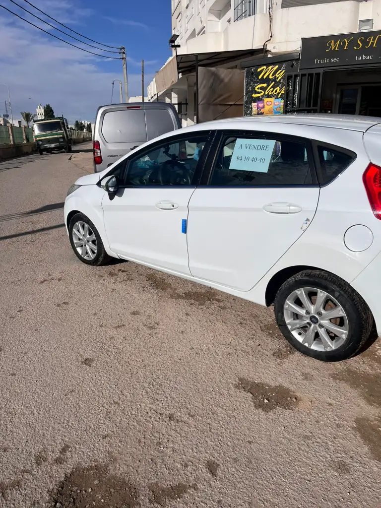 Ford FIESTA - Photo 2