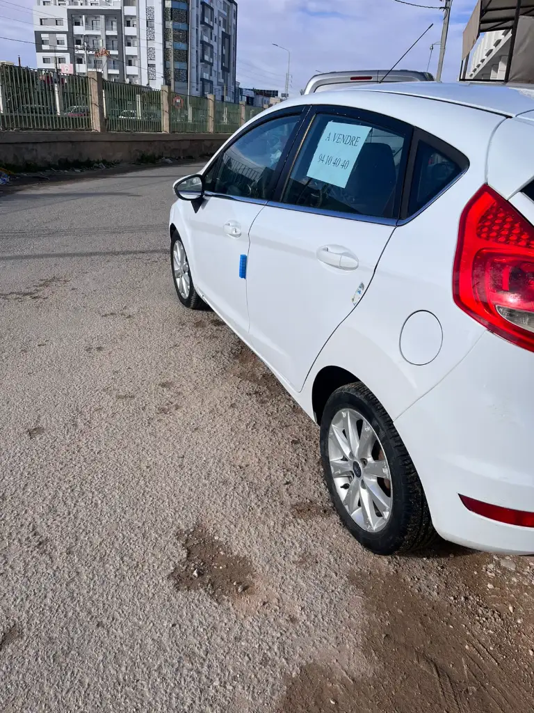 Ford FIESTA - Photo 6