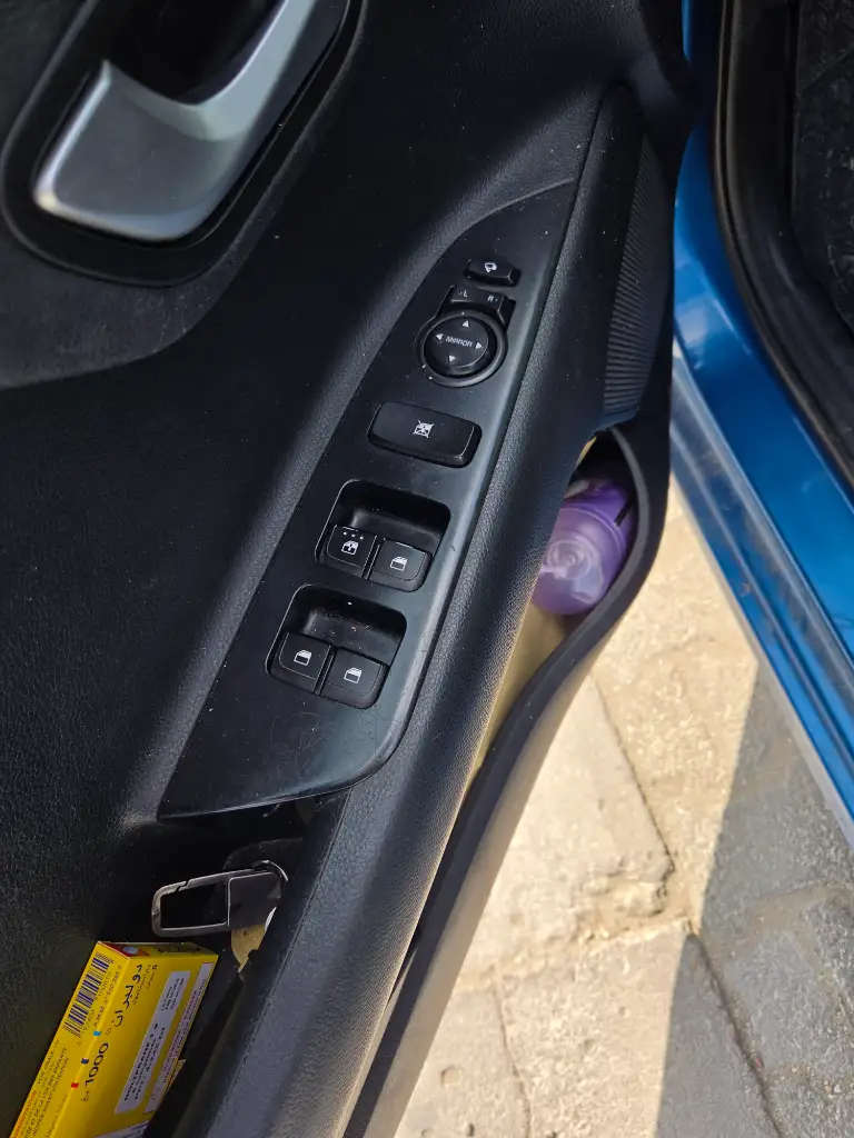 Kia RIO - Photo 8