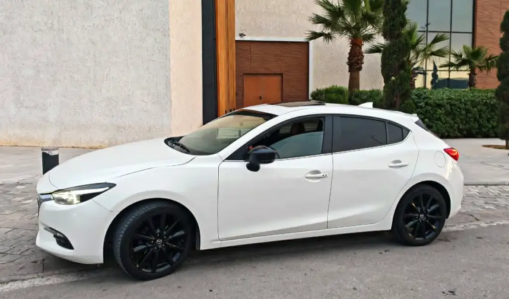 Mazda MAZDA3 - Photo 4