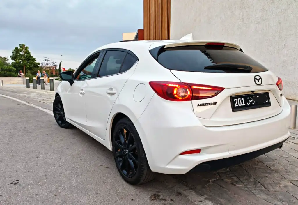 Mazda MAZDA3 - Photo 2