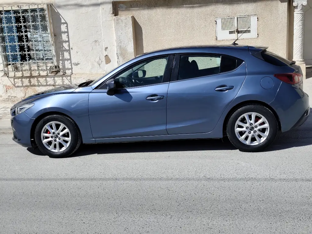 Mazda MAZDA3 - Photo 2
