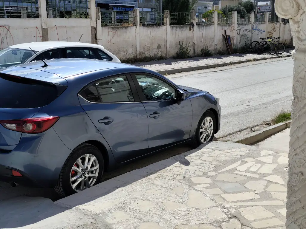 Mazda MAZDA3 - Photo 3