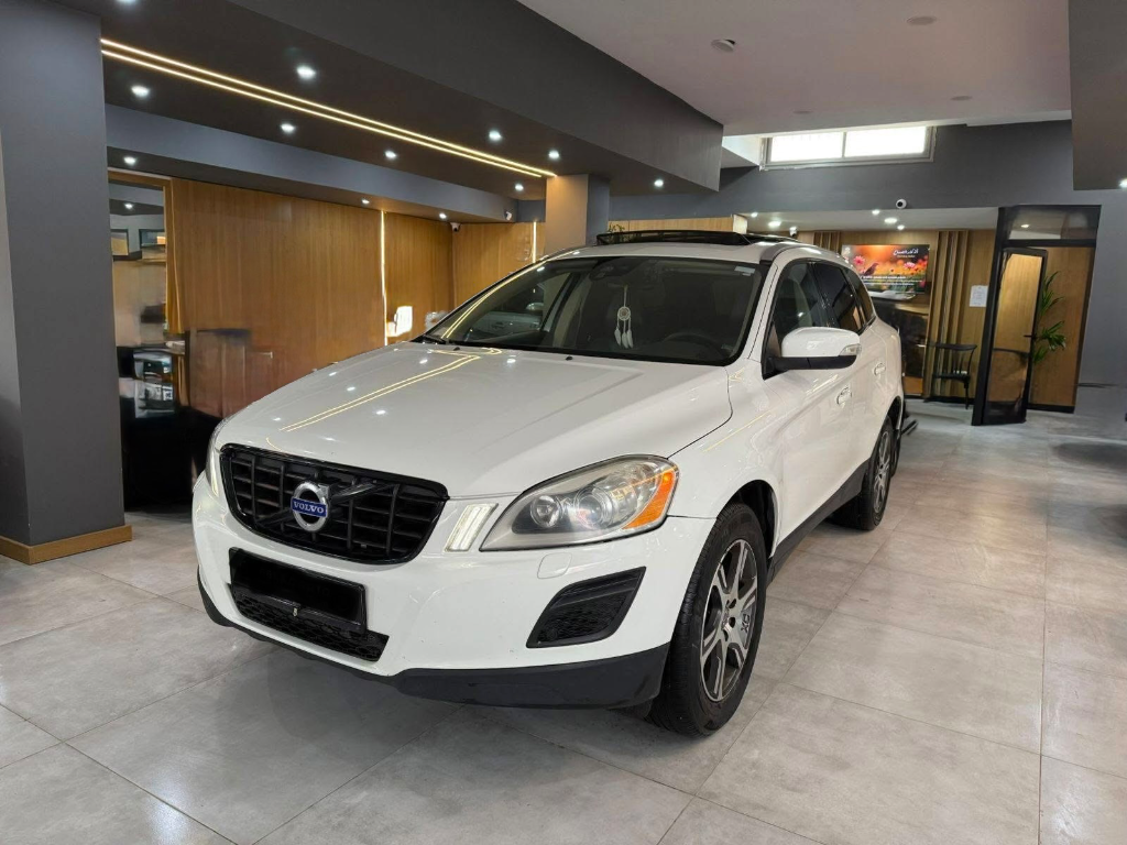 Volvo Xc60 - Photo 2